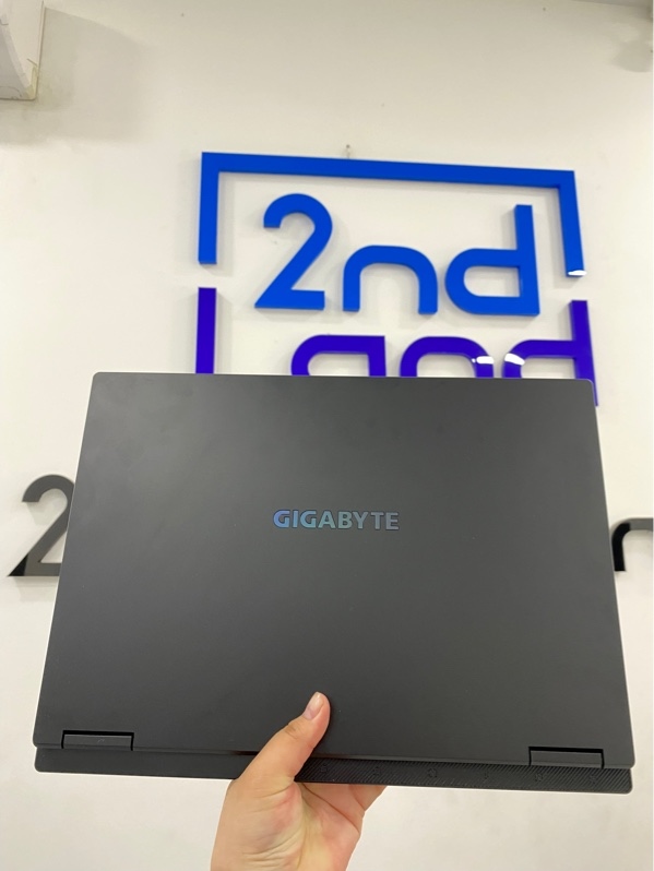 Laptop Gigabyte gaming A16 3TH - Chip AMD Ryzen 7 260w/ Radeon 780M graphics - card NVIDIA GeForce RTX 5050 GPU - 16GB/ SSD 512GB - Màn hình 165HZ - Màu đen - Pin 100% chu kì sạc 1 - Ngoại hình 98% - Kèm Box , sạc - còn bảo hành đến 03/10/2027
