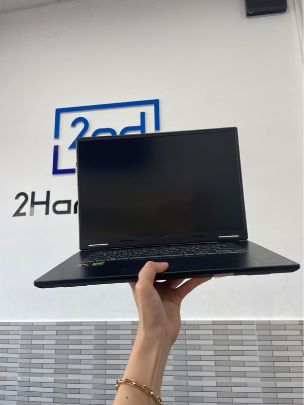 Laptop Gigabyte Gaming A16 3th - Ryzen 7 260W/Radeon 780 Gaphics - 16GB/512GB SSD - RTX 5050 8GB - Màu đen - Pin 100% - Ngoại hình: 98% - Màn xướt mèo - Fullbox - Còn bảo hành Gearvn