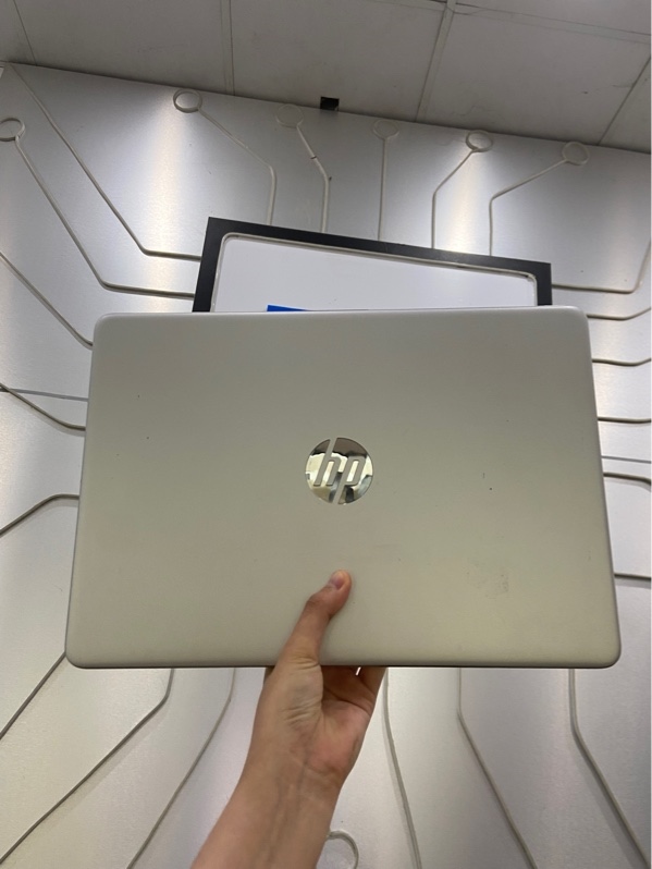 Laptop HP 14-DQ2xxx - i3-1115G4 - Ram 8/256GB - Pin 86% - Màu bạc - Ngoại hình: 97% - Touchpad không nhạy, màn tối nhẹ - Kèm sạc