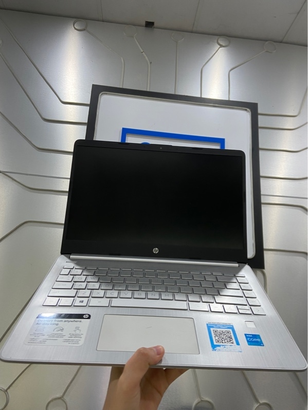 Laptop HP 14-DQ2xxx - i3-1115G4 - Ram 8/256GB - Pin 86% - Màu bạc - Ngoại hình: 97% - Touchpad không nhạy, màn tối nhẹ - Kèm sạc