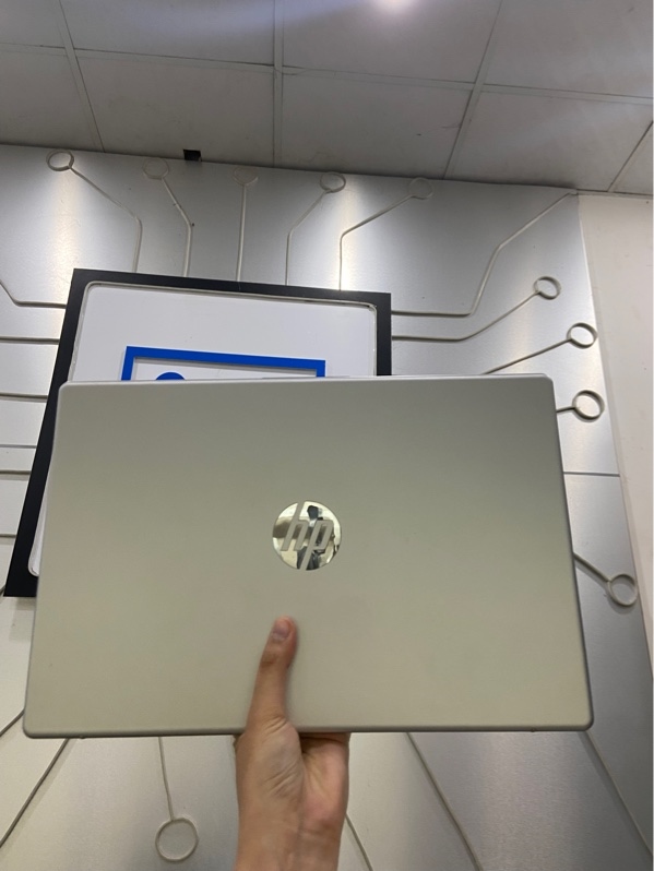 Laptop HP 14-em0085AU - AMD Ryzen 3 7320U - Ram 8/512GB SSD - Pin 100% - Màu xám - Ngoại hình: 98% - Màu xám - Ngoại hình: 98% - Màn ám vàng vừa - Kèm sạc