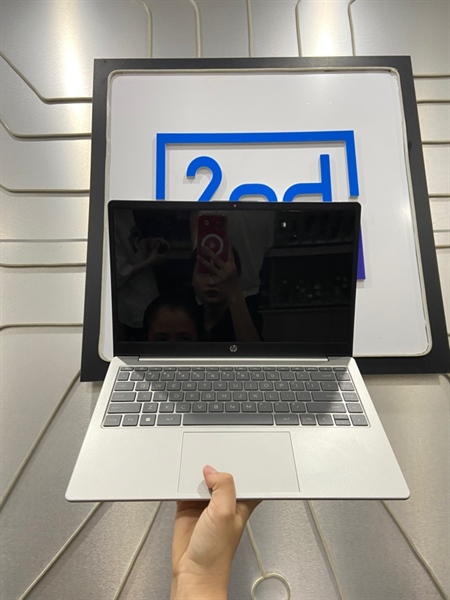 Laptop HP 14-em0xxx - Ryzen 5-7520U - AMD Redeon Graphics - Ram 16/512GB SSD - Pin 100% - Màu bạc - Ngoại hình: 98% - Body - Kèm sạc 1