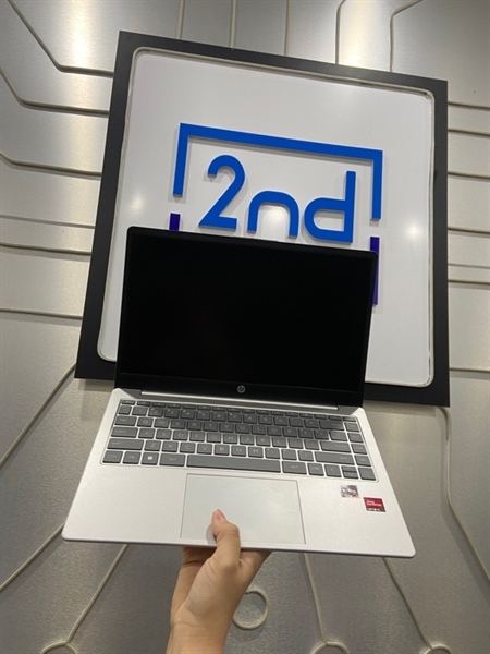 Laptop HP 14-em0xxx - Ryzen 5-7520U - Ram 16/512GB SSD - Pin 100% - Màu bạc - Ngoại hình: 98% - Body - Kèm sạc 1