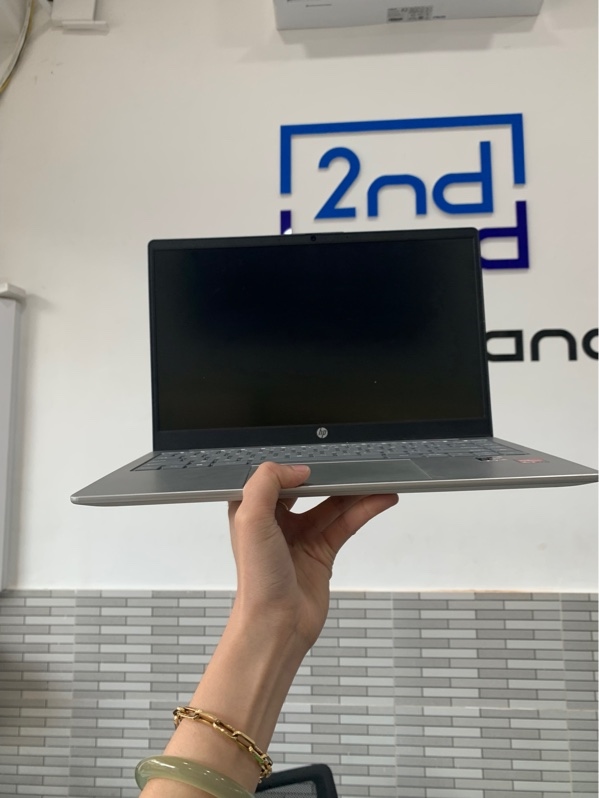 Laptop HP 14-EM0XXX - Ryzen 5 7520U - Ram 16GB/SSD 512GB - Màu trắng - Pin 100% - Ngoại hình: 98% - Kèm sạc
