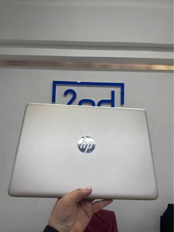 Laptop HP 14S-CF1xxx - I5-8265U - 8/256Ssd - Màu bạc - Chết pin - Ngoại hình 97% - màn phản quang, ám hồng, loa trái nhỏ, touchpad lỗi , máy phồng - Kèm sạc - SP LỖI KHÔNG BẢO HÀNH