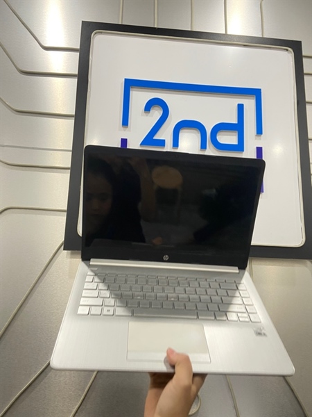 Laptop HP 14S-CF2XXX - i3-10110U - Ram 4/256GB SSD - Pin 100% - Màu bạc - Ngoại hình: 97% - Màn 2 đốm phản quang - Body - Kèm sạc 1