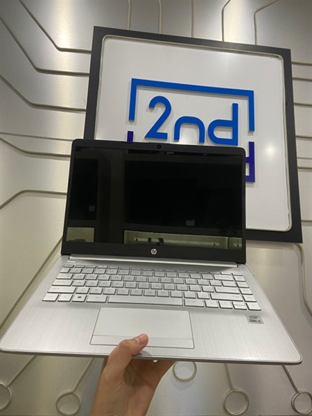 Laptop HP 14S-CF2XXX - i3-10110U - Ram 8/256GB SSD - Pin 100% - Màu bạc - Ngoại hình: 97% - Mất đệm cao su mặt D, cấn bể góc sườn - Kèm sạc 1