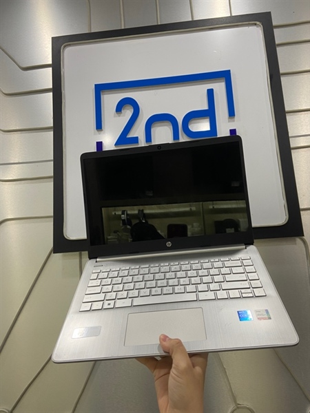 Laptop HP 14S-DQ2XXX - i7-1165G7 - Ram 8/512GB SSD - Pin 80% - Màu bạc - Ngoại hình: 97% - Cấn sườn nhẹ, touchpad lỏng nhẹ, màn phản quang - Body - Kèm sạc 1