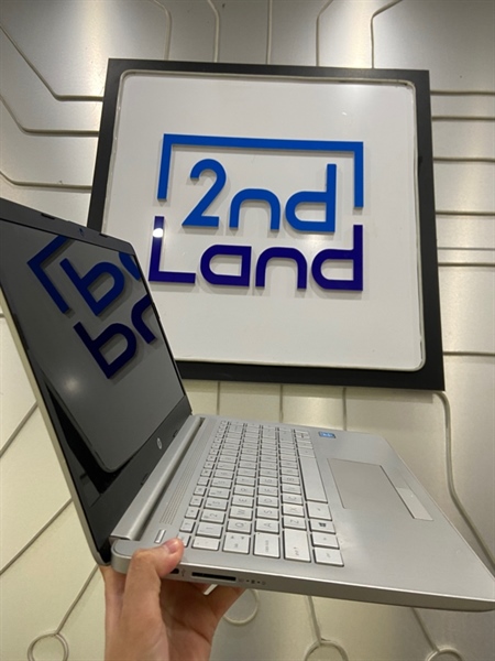 Laptop HP 14S - Pentuim silver N5030 - Ram 4/256GB SSD - Pin chai - Màu bạc - Ngoại hình: 97% - Màn ám xanh, 4 chấm phản quang - Kèm sạc 2