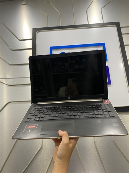 Laptop HP 15-DA0XXX - i3-7020U - 8/500GB HDD 128GB SSD - Geforce MX110 - Màu bạc - Ngoại hình: 95% - Bể viền, pin hư, màn ám hồng - Body - Kèm sạc - Lỏng chân sạc 1