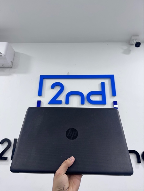 Laptop HP 15 db0xxx - Chip Ryzen 3 2200U - Ram 16Gb - ổ 1 128Gb - ổ 2 480Gb - Màu đen - Pin 60% - Ngoại hình 97% - Trầy xước, cấn góc, Bản lề trầy xước, Màn ám xanh, hở sáng viền - Kèm sạc