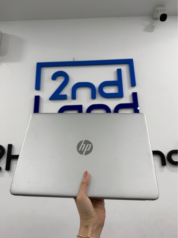 Laptop HP 15 DW3XXX - i3-1115G4 - 8/SSD 256GB - Màu bạc - Pin 75% - Ngoại hình 97% - Màn phản quang nhiều đốm , ám vàng , màn trầy , hở vỏ nhẹ - Kèm sạc