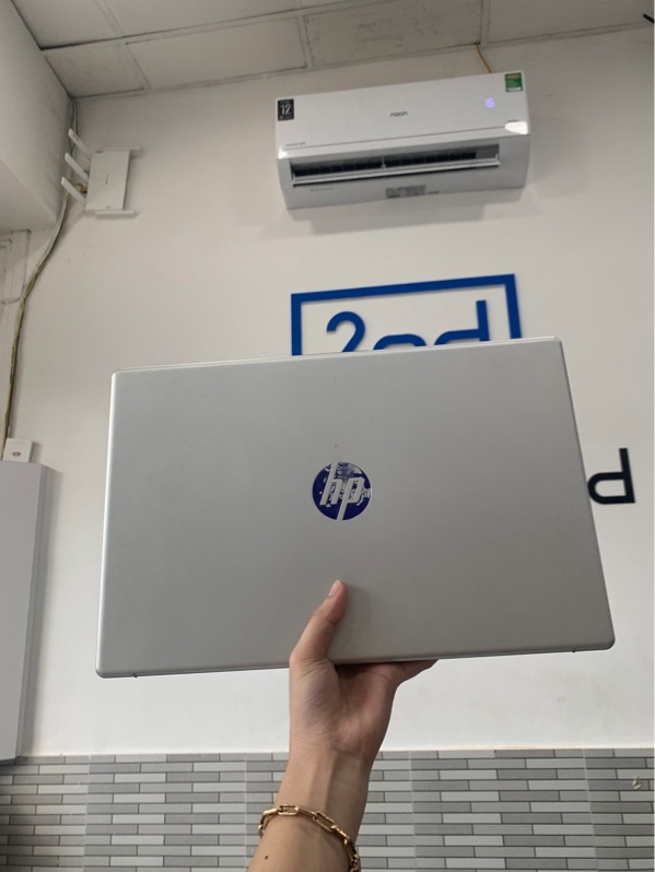 Laptop HP 15-fc0xxx - Ryzen 5 7430u - Ram 16/512 ssd - Màu bạc - Pin 90% - Ngoại hình: 97% - Kèm sạc