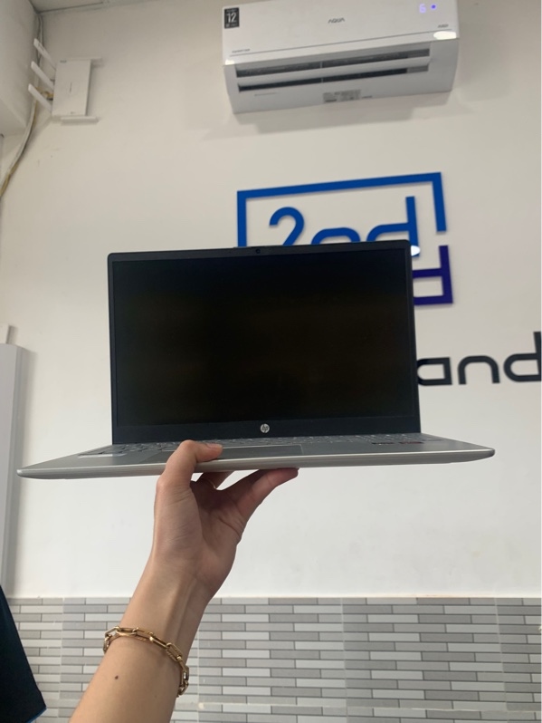 Laptop HP 15-fc0xxx - Ryzen 5 7430u - Ram 16/512 ssd - Màu bạc - Pin 90% - Ngoại hình: 97% - Kèm sạc