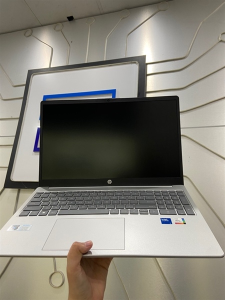 Laptop HP 15-FD0XXX - i5-120U - Ram 16/512GB - Pin 99% - Màu bạc - Ngoại hình: 98% - Kèm sạc 1