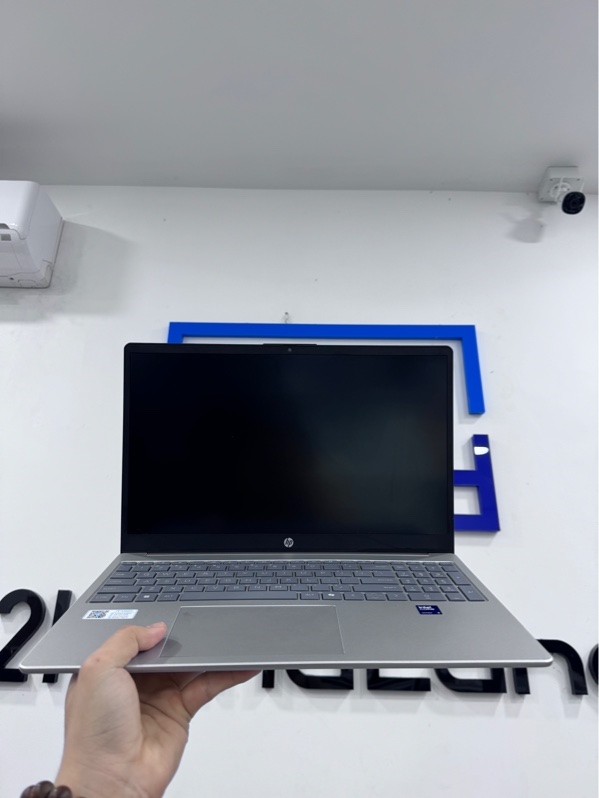 Laptop HP 15-fd1487TU - Máy xách tay - Intel Core(TM) ultra 5 125H - 24/512GB - Màu bạc - Pin 100% - Ngoại hình 98% - Ổ sức khoẻ 100% - Kèm sạc