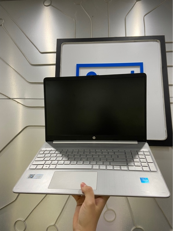 Laptop HP 15S-FQ2663TU - i3-1115G4 - Ram 8/256GB SSD - Pin 90% - Màu bạc - Ngoại hình: 97% - Màn ám hồng nhẹ, nền đen bầm 4 góc - Kèm sạc