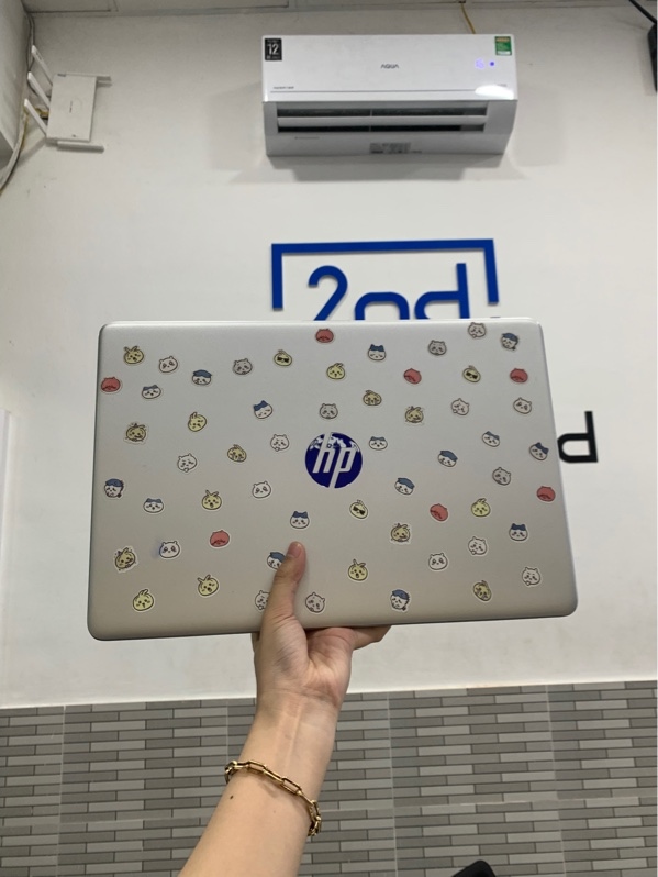 Laptop HP 15s-FQ2xxx - i5-1135G7 - RAM 8gb/ SSD 512gb - Màu bạc - Pin 90% - Ngoại hình: 98% - Kèm sạc