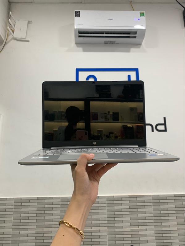 Laptop HP 15s-FQ2xxx - i5-1135G7 - RAM 8gb/ SSD 512gb - Màu bạc - Pin 90% - Ngoại hình: 98% - Kèm sạc