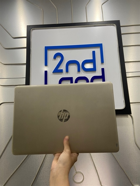 Laptop HP 15S-FQ2XXX - i7-1165G7 - Ram 8/512GB SSD - Pin 82% - Màu bạc - Ngoại hình: 97% - Cấn góc, màn hình 7 đốm phản quang, màn in phím - Kèm sạc