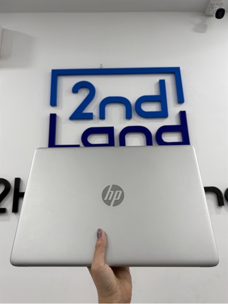 Laptop HP 15S-FQ5229TU - i3 1215U - 8/512GB SSD - Màu bạc - Pin 80% 91 chu kì sạc - Ngoại hình 98% - Màn hằn phím , ám vàng , nứt nhẹ cổng usb , mất 1 ốc đáy - Kèm sạc