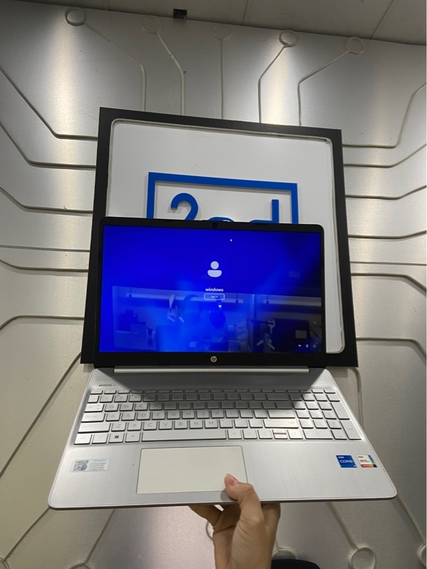 Laptop HP 15S-FQ5XXX - i5-1235U - Ram 8/512GB - Pin 96% - Màu bạc - Ngoại hình: 97% - Màn ám hồng, phản quang - Kèm sạc