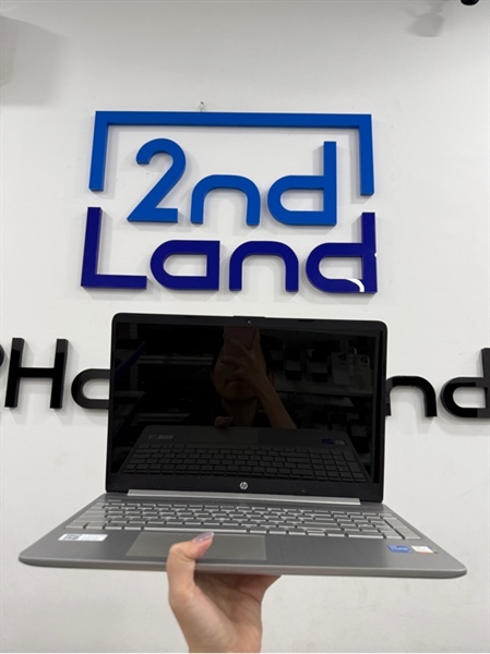 Laptop HP 15S - i5 1235U - 8/512GB SSD - Màu bạc - Pin 93% - Ngoại hình 96% - Bể 2 góc , màn ám hồng , nhiều đốm phản quang - Kèm sạc 2