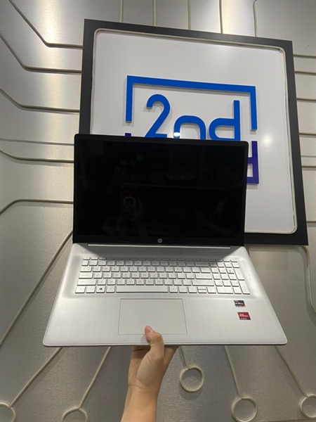 Laptop HP 17-CPOXX - AMD Radeon Graphics AMD Ryzen 5 5500U - Ram 12/1TB SSD - Pin 100% - Màn cảm ứng - Màu trắng - Ngoại hình: 97% - Màn hở sáng dưới - Body - Kèm sạc 1