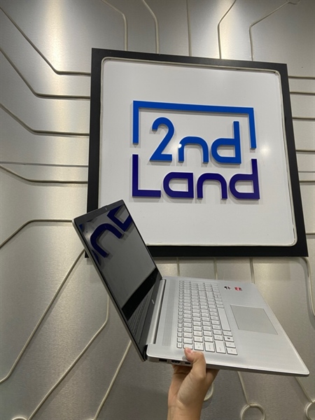 Laptop HP 17-CPOXX - AMD Radeon Graphics AMD Ryzen 5 5500U - Ram 12/1TB SSD - Pin 100% - Màn cảm ứng - Màu trắng - Ngoại hình: 97% - Màn hở sáng dưới - Body - Kèm sạc 2