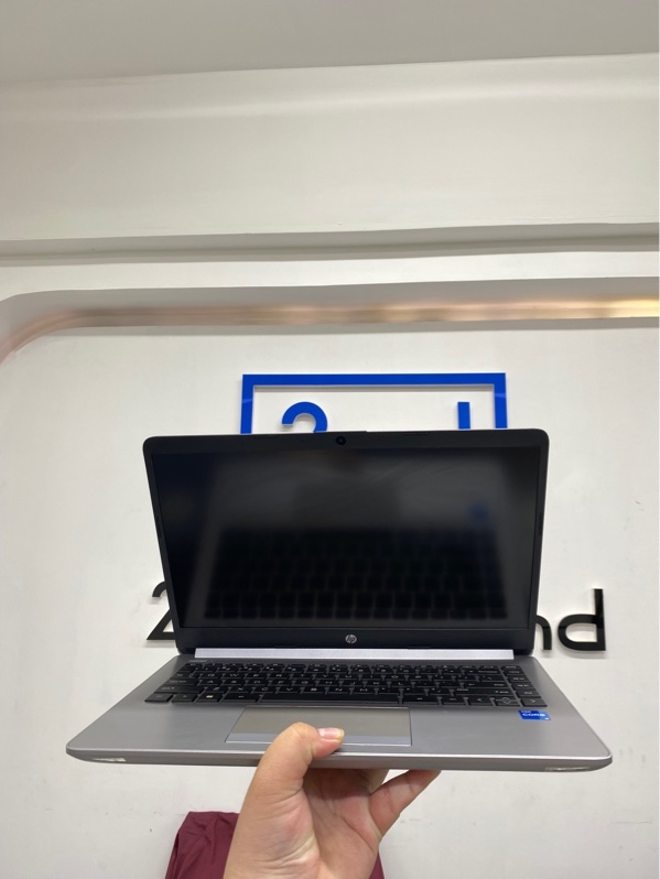 Laptop HP 240 14 inch G9 Notebook PC-HEn 12th - i5-1235U - 16Gb - SSD/512gb - Màu xám - Pin 100% chu kỳ 18 - Ngoại hình 97% - Nứt chân cổng usb, móp viền nhẹ, màn viền vàng nhẹ - Kèm Sạc