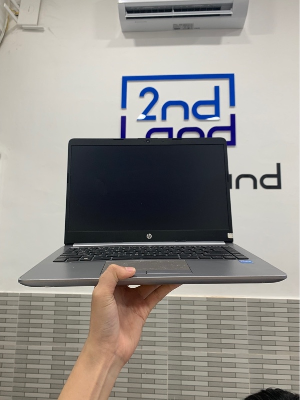 Laptop HP 240 G8 - i5-1135G7 - Ram 8GB/250GB SSD - Màu bạc - Pin 80% - Ngoại hình: 97% - Tróc touchpad, màn phản quang ám hồng - Kèm sạc