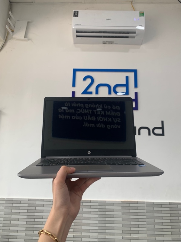 Laptop HP 240 G8 - i5-1135G7 - Ram 8GB/512GB SSD - Màu bạc - Pin 85% - Ngoại hình: 97% - Màn ám vàng, phản quang - Kèm sạc