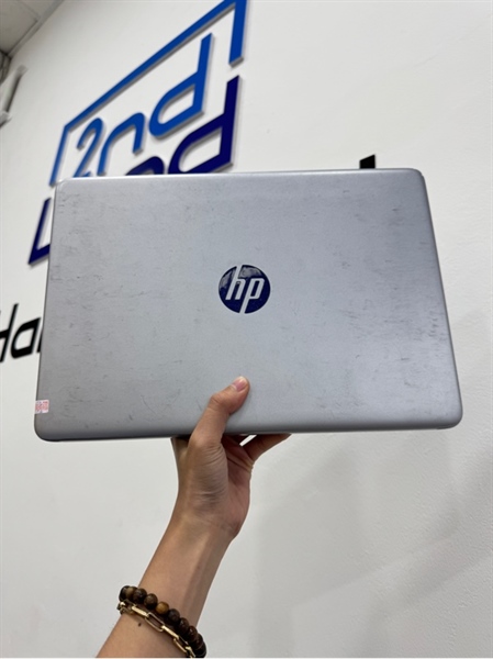 Laptop HP 240 G8 Note Book - i5-1135G7 - 16/256GB - Màu bạc - Pin 100% - Ngoại hình: 97% - Màn trầy, ám xanh, cấn góc, trầy chuột, trầy body - Body, kèm sạc