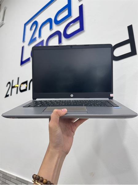 Laptop HP 240 G8 Note Book - i5-1135G7 - 16/256GB - Màu bạc - Pin 100% - Ngoại hình: 97% - Màn trầy, ám xanh, cấn góc, trầy chuột, trầy body - Body, kèm sạc 1