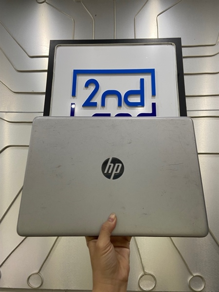 Laptop HP 240 G8 Notebook Pc - Pentium Silver N5030 - Ram 4/256GB SSD - Pin 100% - Màu bạc - Ngoại hình: 96% - Trầy nhiều, mất 1 ốc mặt D,màn in phím, liệt nhiều phím, đã thay màn (còn mực in trên màn) - Kèm sạc - không bảo hành