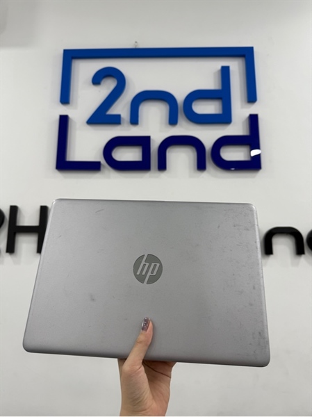 Laptop HP 240G8 - i5 1135G7 - 8/256GB SSD - Màu bạc - Pin 100% chu kỳ sạc 587 - Ngoại hình 97% - Màn ám vàng , phản quang nhiều đốm , touchpad tróc , mặt dưới trầy , mất 1 đế cao su chống trượt - Kèm sạc