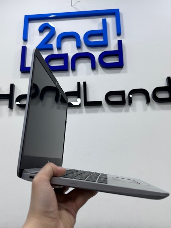 Laptop HP 245 14 inch G9 - FHD-60Hz - Ryzen 5 5625U - Ram 16/512GB SSD(97%) - Pin tạm - Màu xám - Ngoại hình 97% - Màn ám, bong touchpad, màn bị vênh, máy dán sticker - Kèm sạc (bị bong dây một đoạn ngắn)