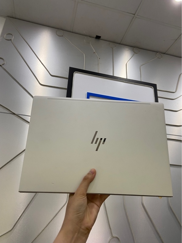 Laptop HP Elite 630 G10 - I7-1355U - 16/512GB ssd - Pin 84% - Ổ tốt - Màu bạc - Ngoại hình: 98% - Kèm sạc