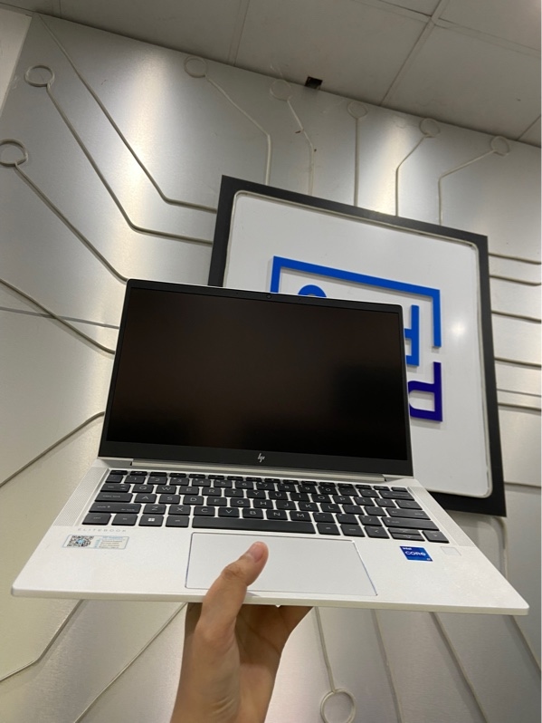 Laptop HP Elite 630 G10 - I7-1355U - 16/512GB ssd - Pin 84% - Ổ tốt - Màu bạc - Ngoại hình: 98% - Kèm sạc