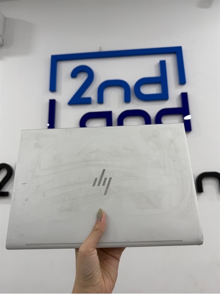 Laptop HP Elitebook 630 G9 Notebook PC - 13 inch - i5 1235U - 8/256GB SSD - Màu bạc - Pin 80% 174 lần sạc - Ngoại hình 96% - cấn móp , màn ám vàng , 1 chấm phản quang - Kèm sạc