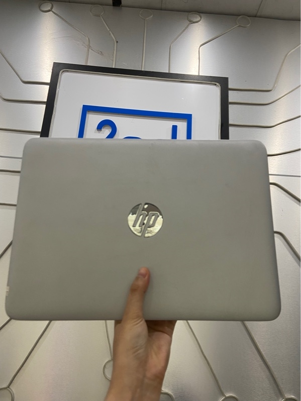 Laptop HP Elitebook 820 G3 - i5-6200U - Ram 8/128GB - Pin 77% - Màu xám - Ngoại hình: 97% - Xấu trầy viền sườn, màn ám xanh vừa, ám vàng viền - Kèm sạc