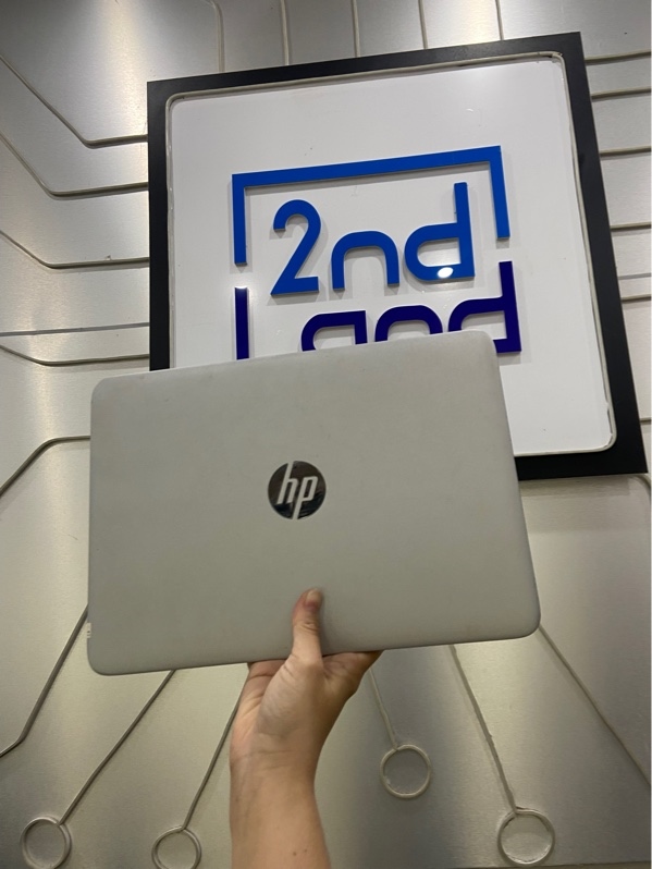 Laptop HP Elitebook 820 G3 - i5-6200U - Ram 8/128GB SSD - Pin 77% - Màu xám - Ngoại hình: xấu - Trầy viền sườn, màn ám xanh vừa - Kèm sạc