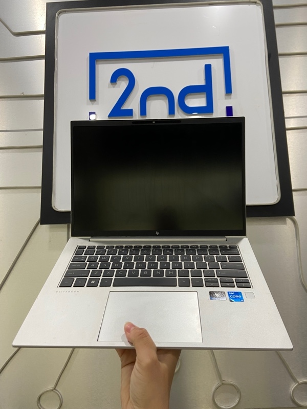 Laptop HP Elitebook 840 14inch G9 - Chip 12th Gen Intel(R) Core(TM) i5-1235U - Ram 16/512GB - Pin 74% - Màu bạc - Ngoại hình: 97% - Trầy, loa rè, màn ám hồng - Kèm sạc