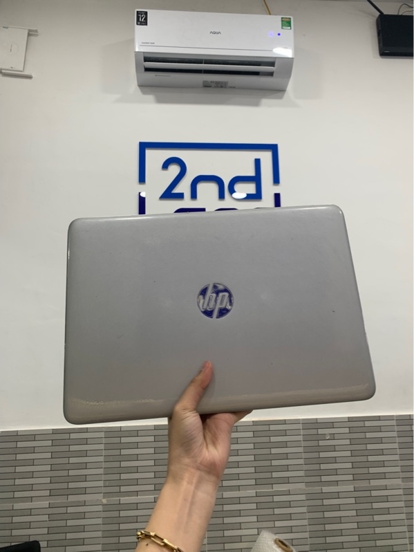 Laptop Hp elitebook 840 g3 - i5-6300u - Ram 8/256 ssd - Màu trắng - Pin chai - Ngoại hình: 97% - Màn ám hồng, mất nút chuột phụ - Kèm sạc
