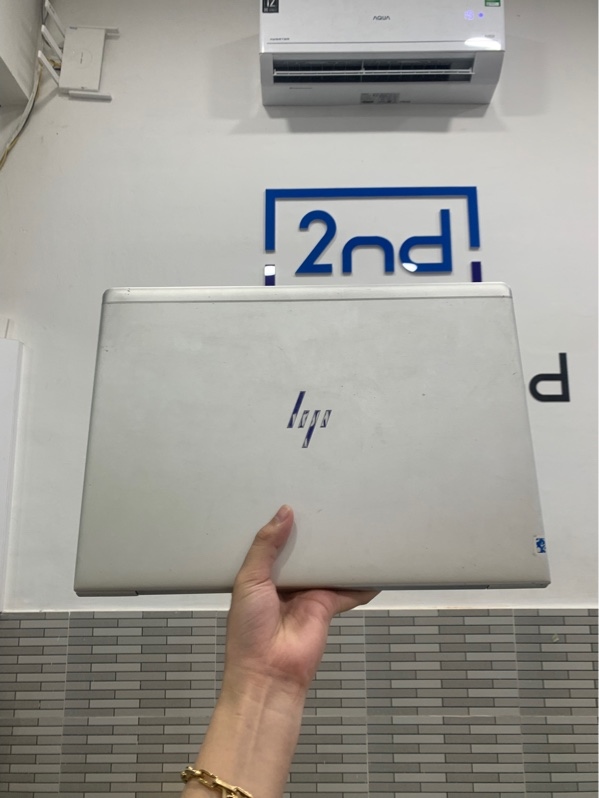 Laptop HP elitebook 840 G5 - i5-7300u - Ram 8/256 ssd - Màu bạc - Pin 60% - Ngoại hình: 97% - Màn tối viền - Kèm sạc