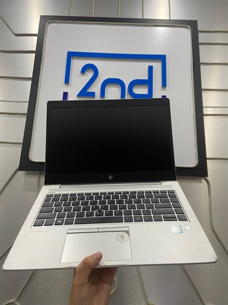Laptop HP Elitebook 840 G6 - i7-8565U - Ram 16/256GB SSD - Pin 52% - Màu bạc - Ngoại hình: 97% - Cấn góc hở móp mặt D, viền màn ám hồng, 1 đốm phản quang - Kèm sạc 1