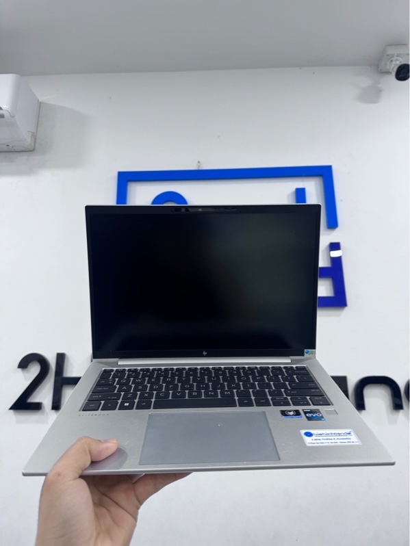 Laptop HP Elitebook 840 G9 - i7-1255U - 16/256Gb SSD - Màu bạc - Pin 74% chu kỳ sạc 500 - Ngoại hình 97% - Body trầy xước, viền cấn, cạnh mòn, màn hở sáng, tối nhẹ - Kèm sạc