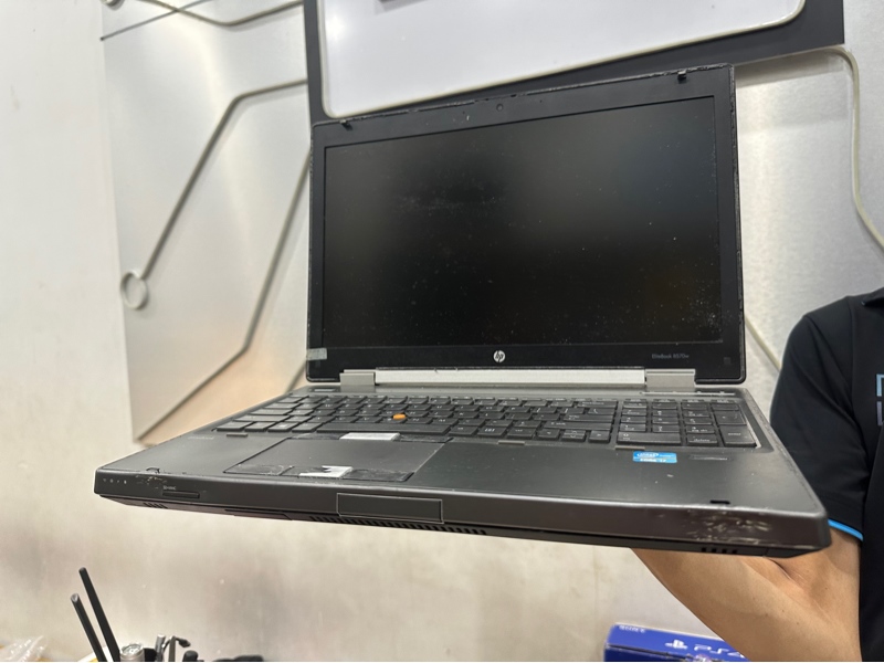 Laptop HP Elitebook 8570W - Ram 21GB/256GB - Màu Xám - Core i7 3630QM - Card NVIDIA Quadro K2000M - Ngoại hình 97% - Pin hư, màn lưu ảnh, màn bụi - Kèm sạc
