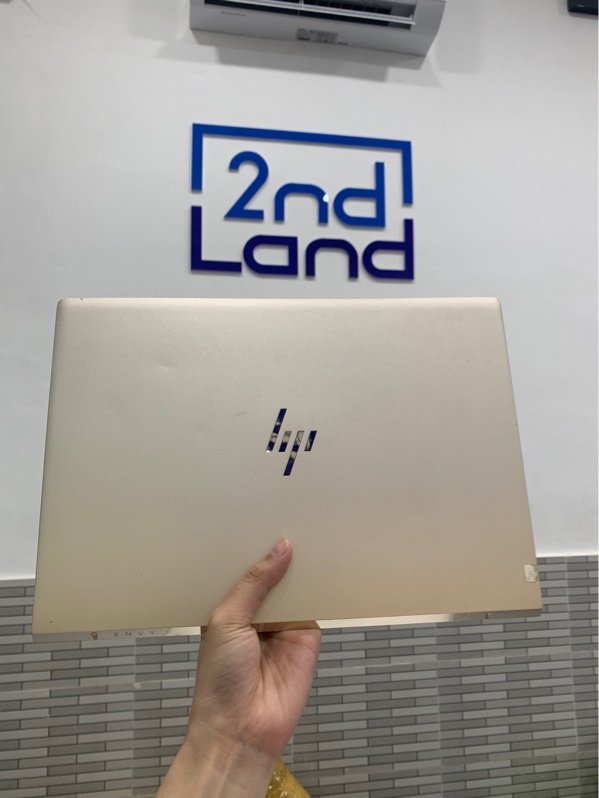 Laptop HP Envy 13 AD1XX - i5-8250U - Ram 4gb/ssd 128gb - Màu vàng - Pin 100% - Ngoại hình: 97% - Trầy cấn nhẹ, màn ám hồng - Kèm sạc