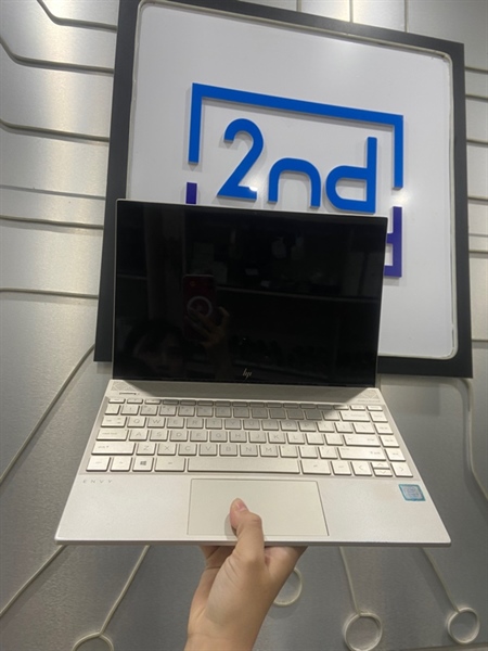 Laptop HP Envy 13 AH1XXX - i5 - 8th - Ram 8GB 128GB SSD - Pin bình thường - Màu bạc - Ngoại hình: 97% - Kèm sạc 1